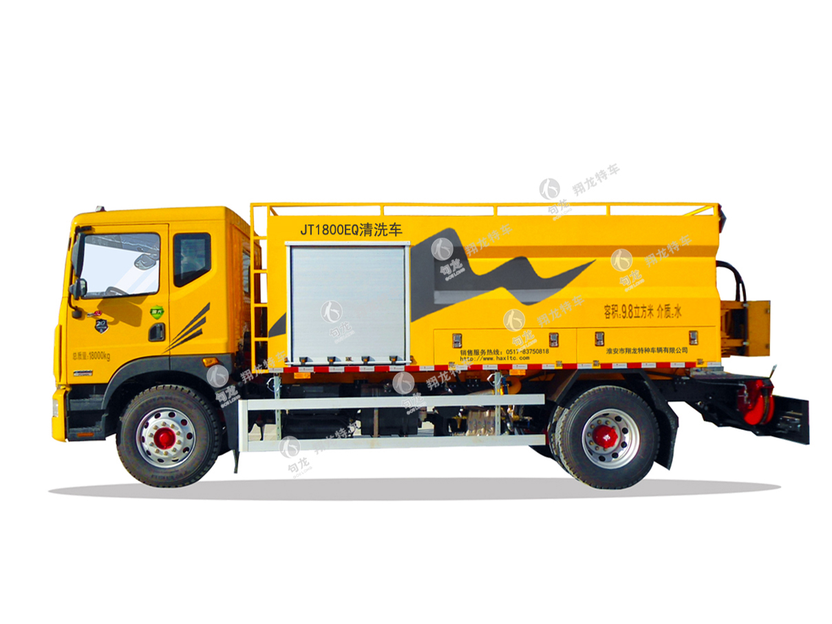 What is the reason for the coupling wear of the half pipe of the trash suction truck?